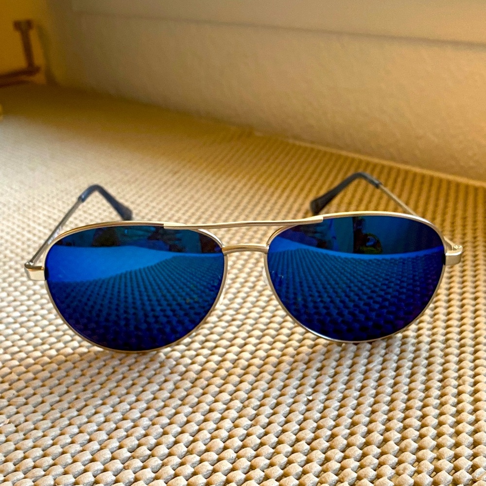 Vince Camuto Stylish Silver Metal Blue Reflective Aviator Sunglasses